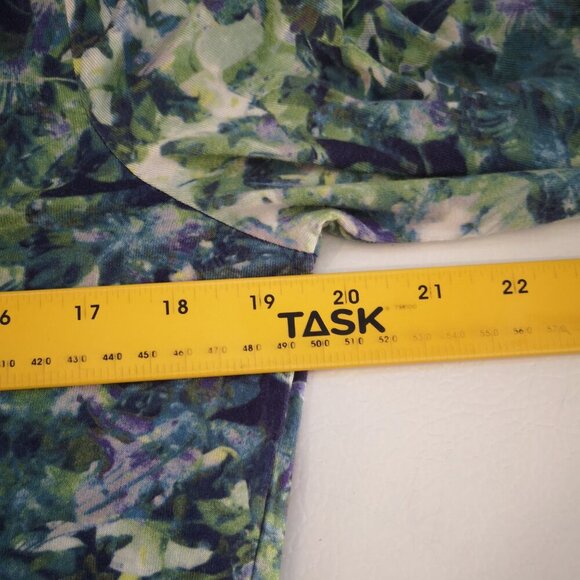 2 / $30.00 - Liz Claiborne Ladies Multi Colored Size Small V-neck Top - Picture 6 of 8